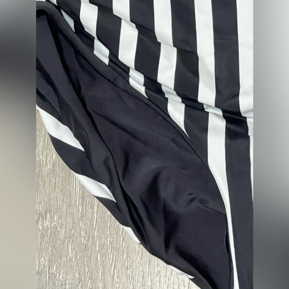 NWT: Coral Reef Swim Cabana Reversible Bottom Black/Black & White Stripped SizeM - Picture 4 of 7